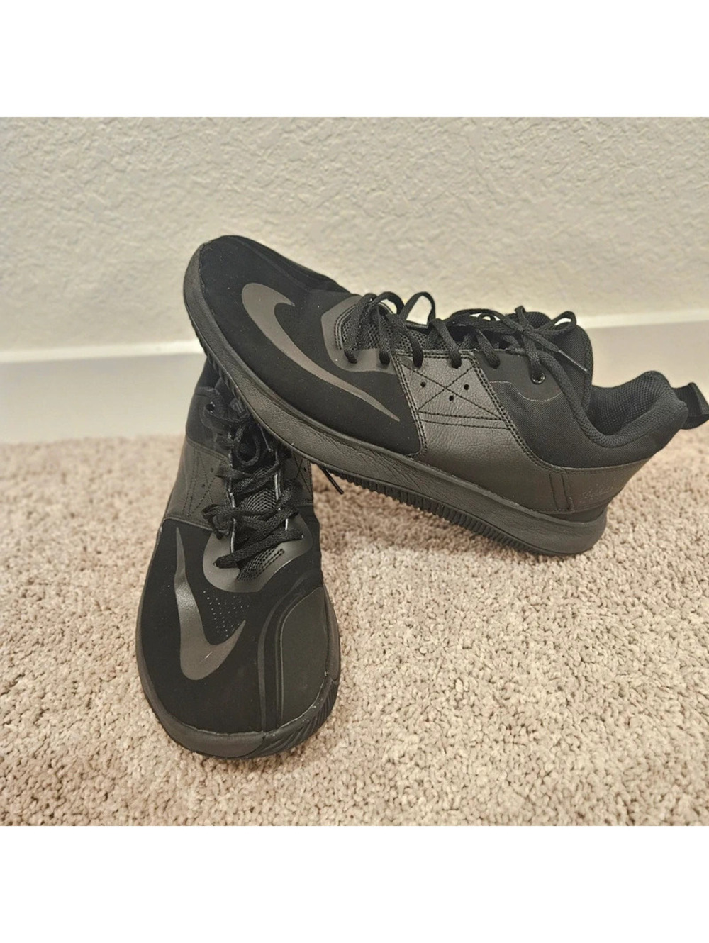 Nike Fly By Low Black Athletic Shoes Size 11